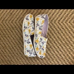 TOMS 8.5 floral shoes